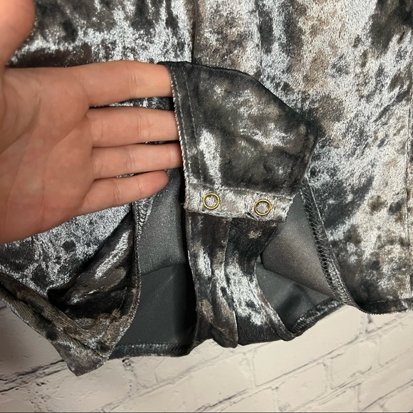 Revolve Central Park West OceanDrive Velvet Bodysuit Silver Size Extra Small NWT - Picture 6 of 12